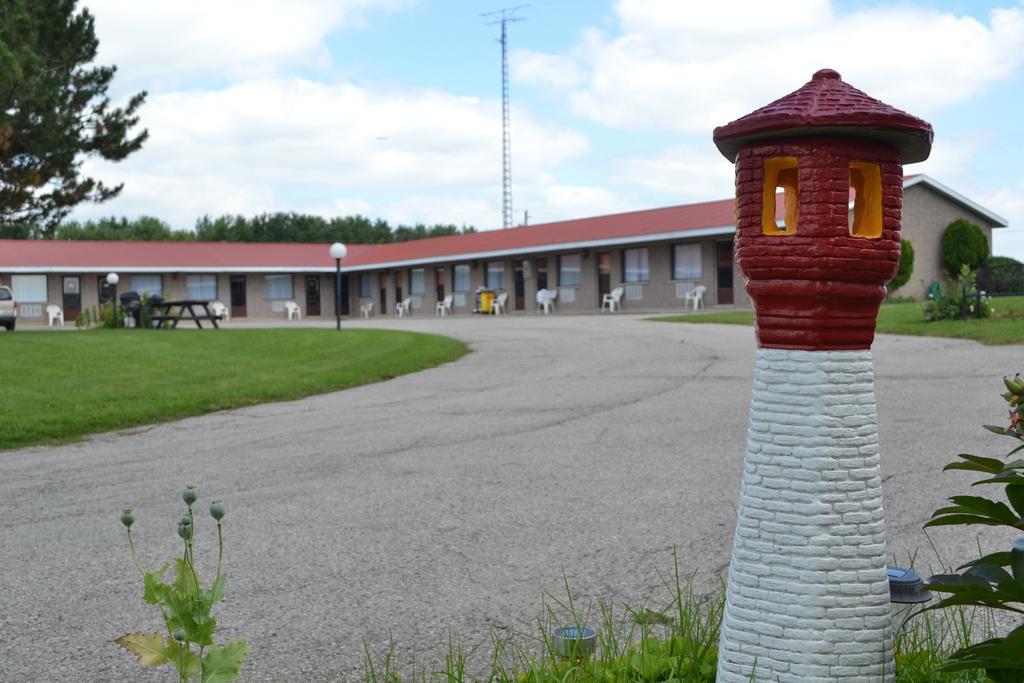 Lighthouse Motel Walkerton Exterior photo