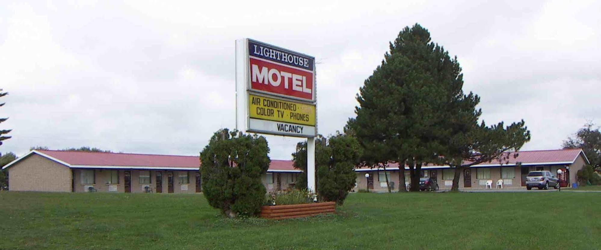 Lighthouse Motel Walkerton Exterior photo